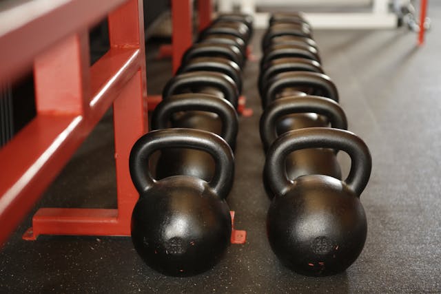 two rows of black kettle bells